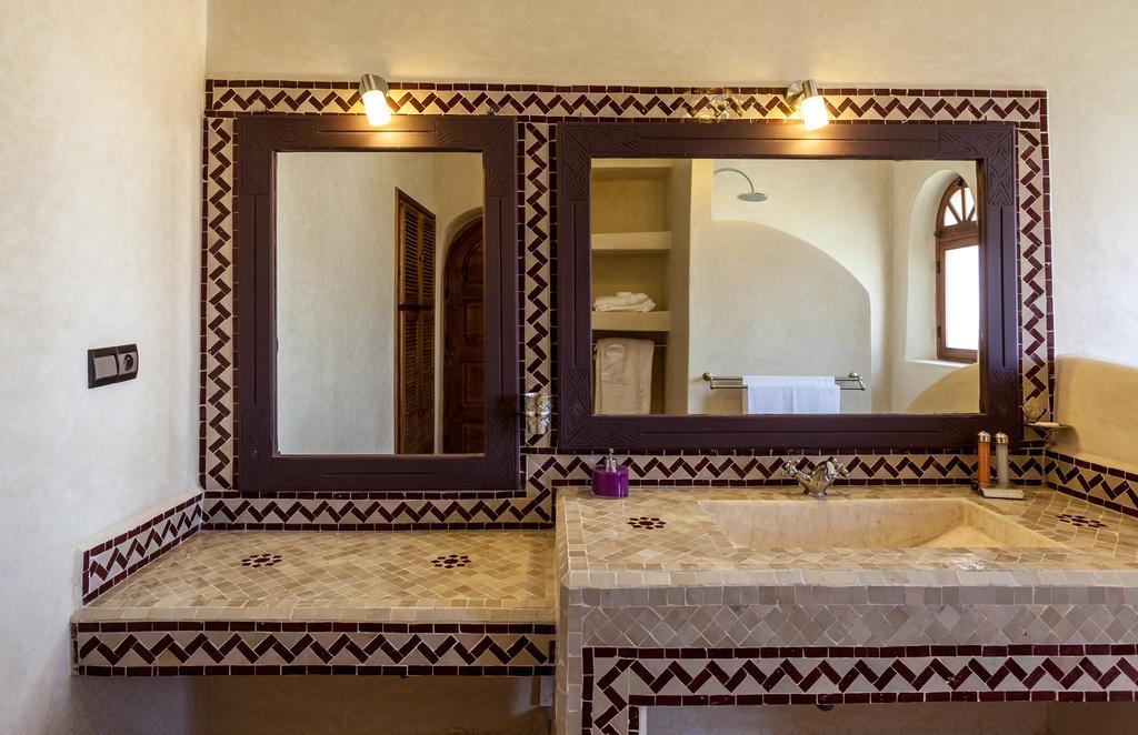Riad Dharma Bou Mkila Екстериор снимка